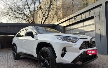 Toyota RAV4, 2019 год, 3 700 000 рублей, 7 фотография