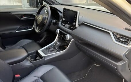 Toyota RAV4, 2019 год, 3 700 000 рублей, 12 фотография