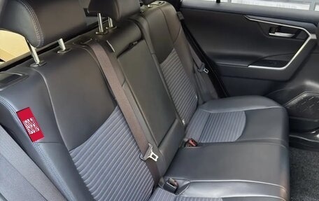 Toyota RAV4, 2019 год, 3 700 000 рублей, 14 фотография