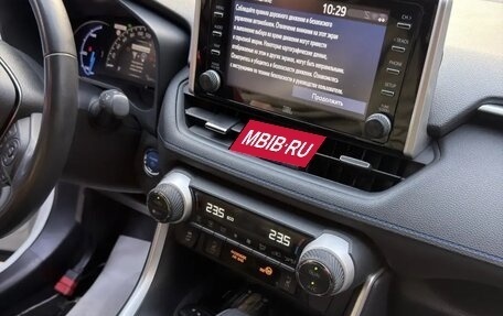 Toyota RAV4, 2019 год, 3 700 000 рублей, 13 фотография