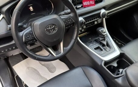 Toyota RAV4, 2019 год, 3 700 000 рублей, 16 фотография