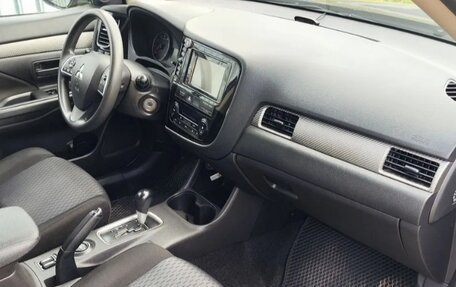 Mitsubishi Outlander III рестайлинг 3, 2013 год, 1 390 000 рублей, 7 фотография