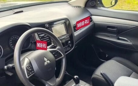 Mitsubishi Outlander III рестайлинг 3, 2013 год, 1 390 000 рублей, 8 фотография