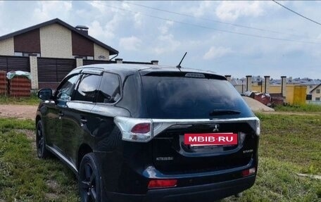 Mitsubishi Outlander III рестайлинг 3, 2013 год, 1 390 000 рублей, 6 фотография