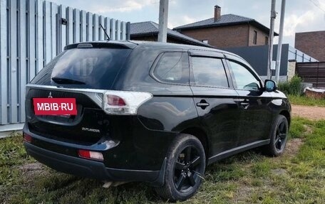Mitsubishi Outlander III рестайлинг 3, 2013 год, 1 390 000 рублей, 5 фотография