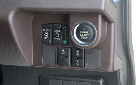 Toyota Roomy I, 2017 год, 1 099 000 рублей, 9 фотография