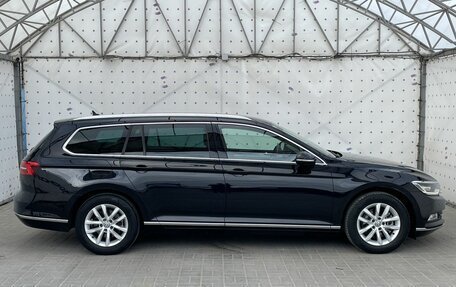 Volkswagen Passat B8 рестайлинг, 2019 год, 2 575 000 рублей, 9 фотография