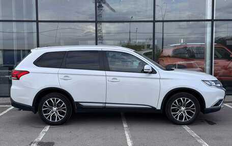 Mitsubishi Outlander III рестайлинг 3, 2016 год, 1 820 000 рублей, 4 фотография