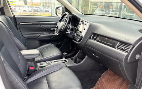 Mitsubishi Outlander III рестайлинг 3, 2016 год, 1 820 000 рублей, 8 фотография