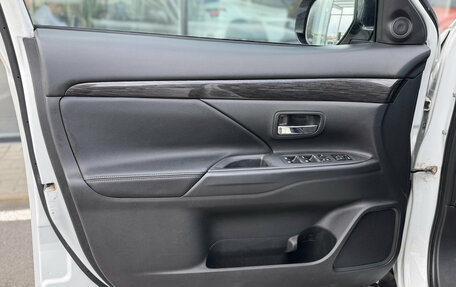 Mitsubishi Outlander III рестайлинг 3, 2016 год, 1 820 000 рублей, 9 фотография