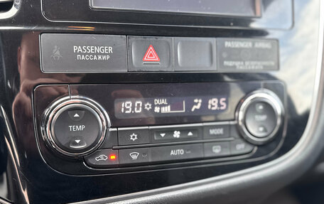 Mitsubishi Outlander III рестайлинг 3, 2016 год, 1 820 000 рублей, 14 фотография