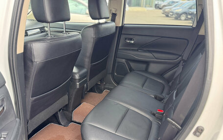 Mitsubishi Outlander III рестайлинг 3, 2016 год, 1 820 000 рублей, 11 фотография