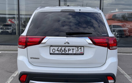 Mitsubishi Outlander III рестайлинг 3, 2016 год, 1 820 000 рублей, 6 фотография