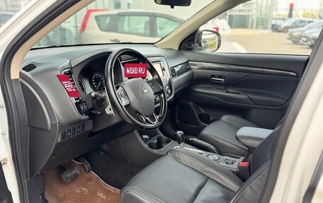 Mitsubishi Outlander III рестайлинг 3, 2016 год, 1 820 000 рублей, 10 фотография