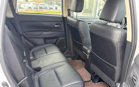 Mitsubishi Outlander III рестайлинг 3, 2016 год, 1 820 000 рублей, 22 фотография