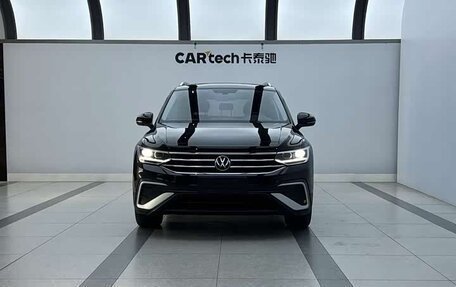 Volkswagen Tiguan II, 2022 год, 2 856 000 рублей, 2 фотография