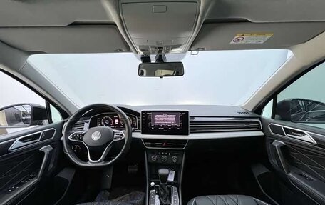 Volkswagen Tiguan II, 2022 год, 2 856 000 рублей, 9 фотография