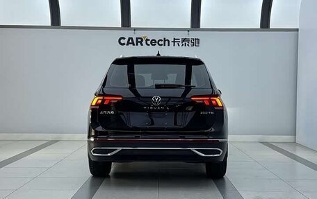 Volkswagen Tiguan II, 2022 год, 2 856 000 рублей, 4 фотография