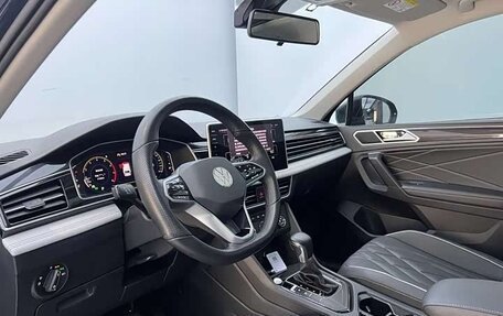 Volkswagen Tiguan II, 2022 год, 2 856 000 рублей, 7 фотография