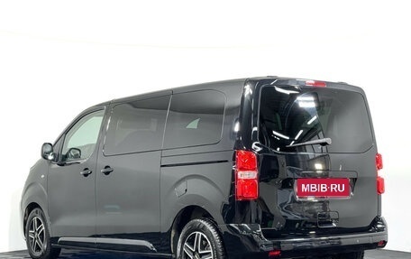 Peugeot Traveller I, 2018 год, 2 997 000 рублей, 7 фотография