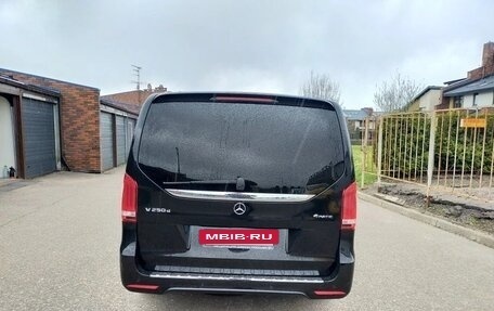 Mercedes-Benz V-Класс, 2019 год, 5 700 000 рублей, 3 фотография