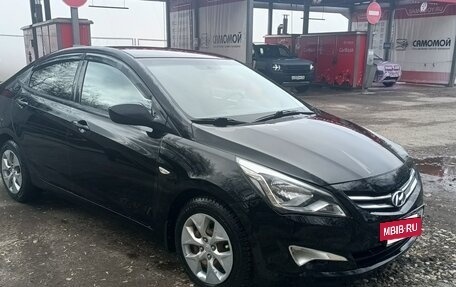 Hyundai Solaris II рестайлинг, 2015 год, 920 000 рублей, 2 фотография