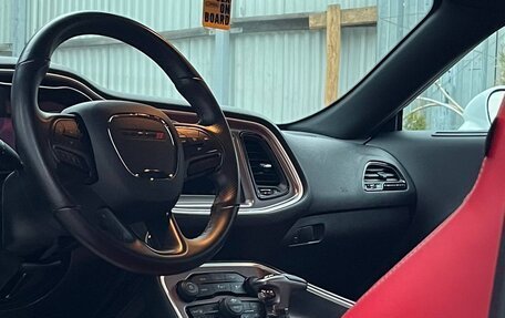 Dodge Challenger III рестайлинг 2, 2019 год, 3 900 000 рублей, 5 фотография