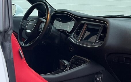 Dodge Challenger III рестайлинг 2, 2019 год, 3 900 000 рублей, 11 фотография