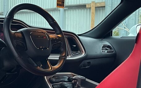 Dodge Challenger III рестайлинг 2, 2019 год, 3 900 000 рублей, 10 фотография