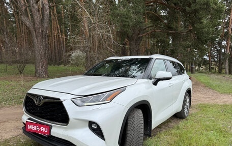 Toyota Highlander, 2021 год, 5 390 000 рублей, 1 фотография