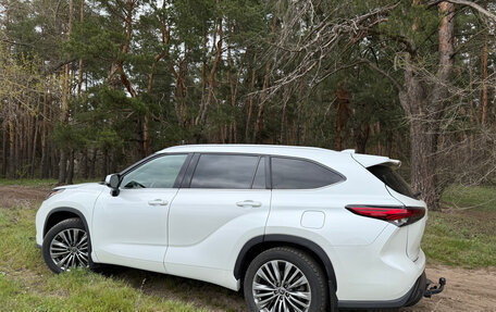 Toyota Highlander, 2021 год, 5 390 000 рублей, 4 фотография