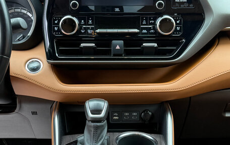 Toyota Highlander, 2021 год, 5 390 000 рублей, 20 фотография