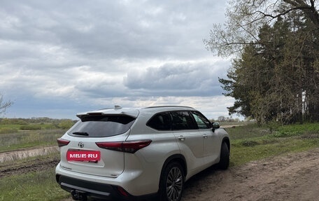 Toyota Highlander, 2021 год, 5 390 000 рублей, 8 фотография