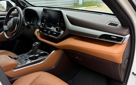 Toyota Highlander, 2021 год, 5 390 000 рублей, 21 фотография