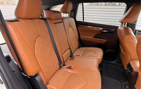 Toyota Highlander, 2021 год, 5 390 000 рублей, 25 фотография