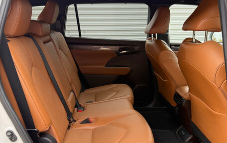 Toyota Highlander, 2021 год, 5 390 000 рублей, 26 фотография