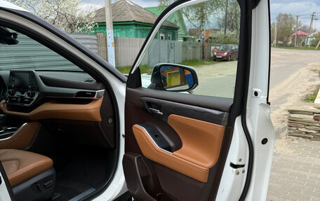 Toyota Highlander, 2021 год, 5 390 000 рублей, 23 фотография