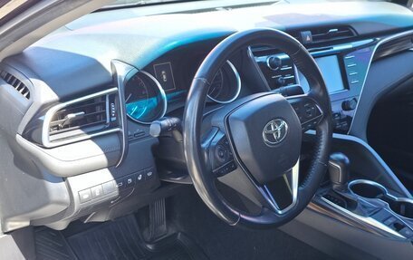 Toyota Camry, 2018 год, 2 600 000 рублей, 11 фотография