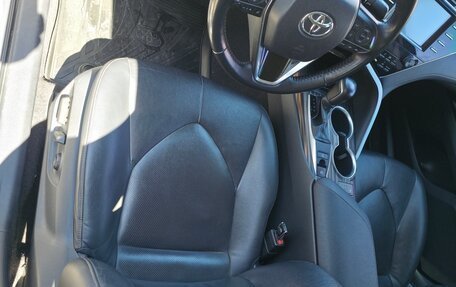 Toyota Camry, 2018 год, 2 600 000 рублей, 10 фотография