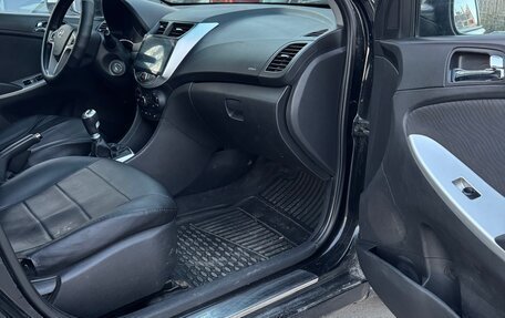 Hyundai Solaris II рестайлинг, 2011 год, 530 000 рублей, 6 фотография