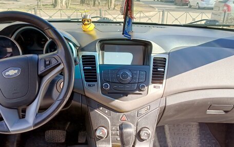 Chevrolet Cruze II, 2010 год, 650 000 рублей, 16 фотография