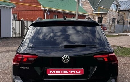 Volkswagen Tiguan II, 2019 год, 2 300 000 рублей, 2 фотография