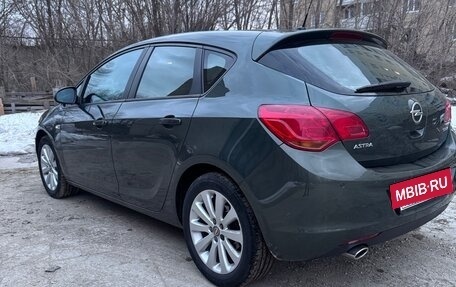 Opel Astra J, 2011 год, 670 000 рублей, 4 фотография