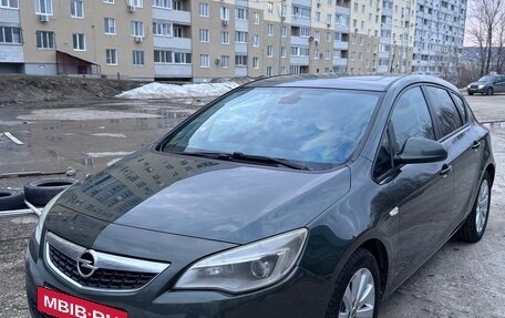 Opel Astra J, 2011 год, 670 000 рублей, 2 фотография