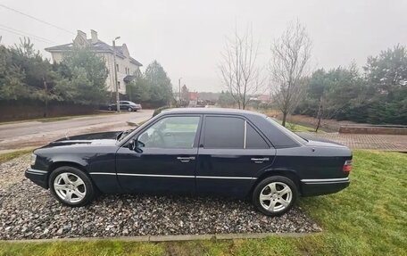 Mercedes-Benz E-Класс, 1994 год, 550 000 рублей, 10 фотография