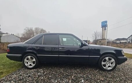 Mercedes-Benz E-Класс, 1994 год, 550 000 рублей, 5 фотография