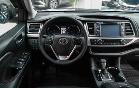 Toyota Highlander III, 2014 год, 2 550 000 рублей, 16 фотография