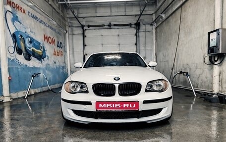 BMW 1 серия, 2008 год, 600 000 рублей, 1 фотография