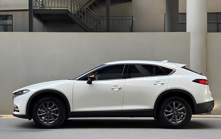 Mazda CX-4, 2023 год, 2 300 000 рублей, 2 фотография