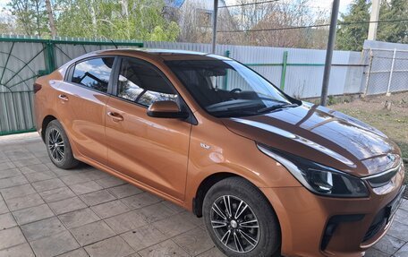 KIA Rio IV, 2018 год, 1 250 000 рублей, 2 фотография